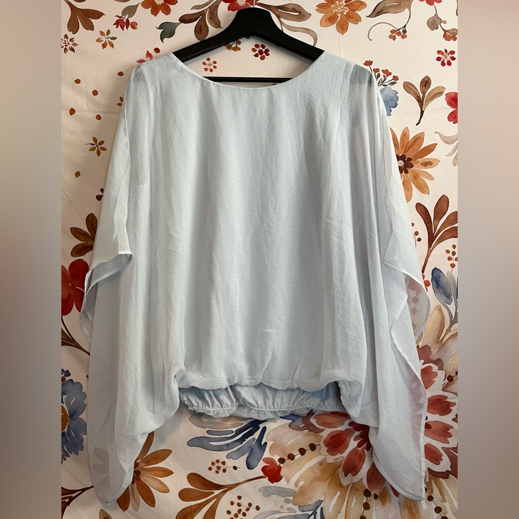 Nwt Chico’s Women’s 2/L Light Grey Bubble Hem Dressy Date Night Spring Blouse